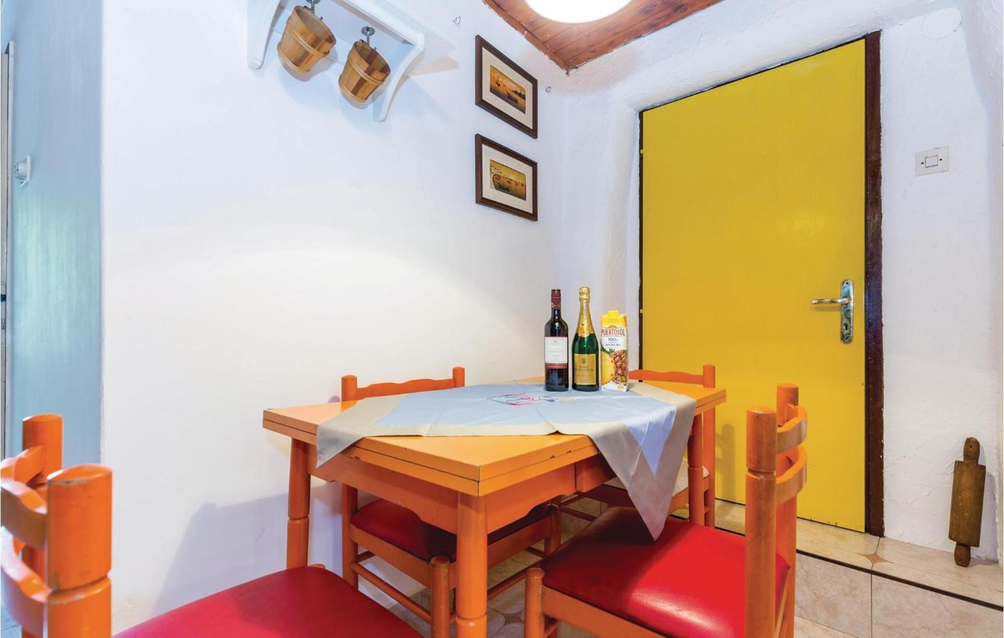 Amazing Apartment In Novi Vinodolski With Wifi 外观 照片