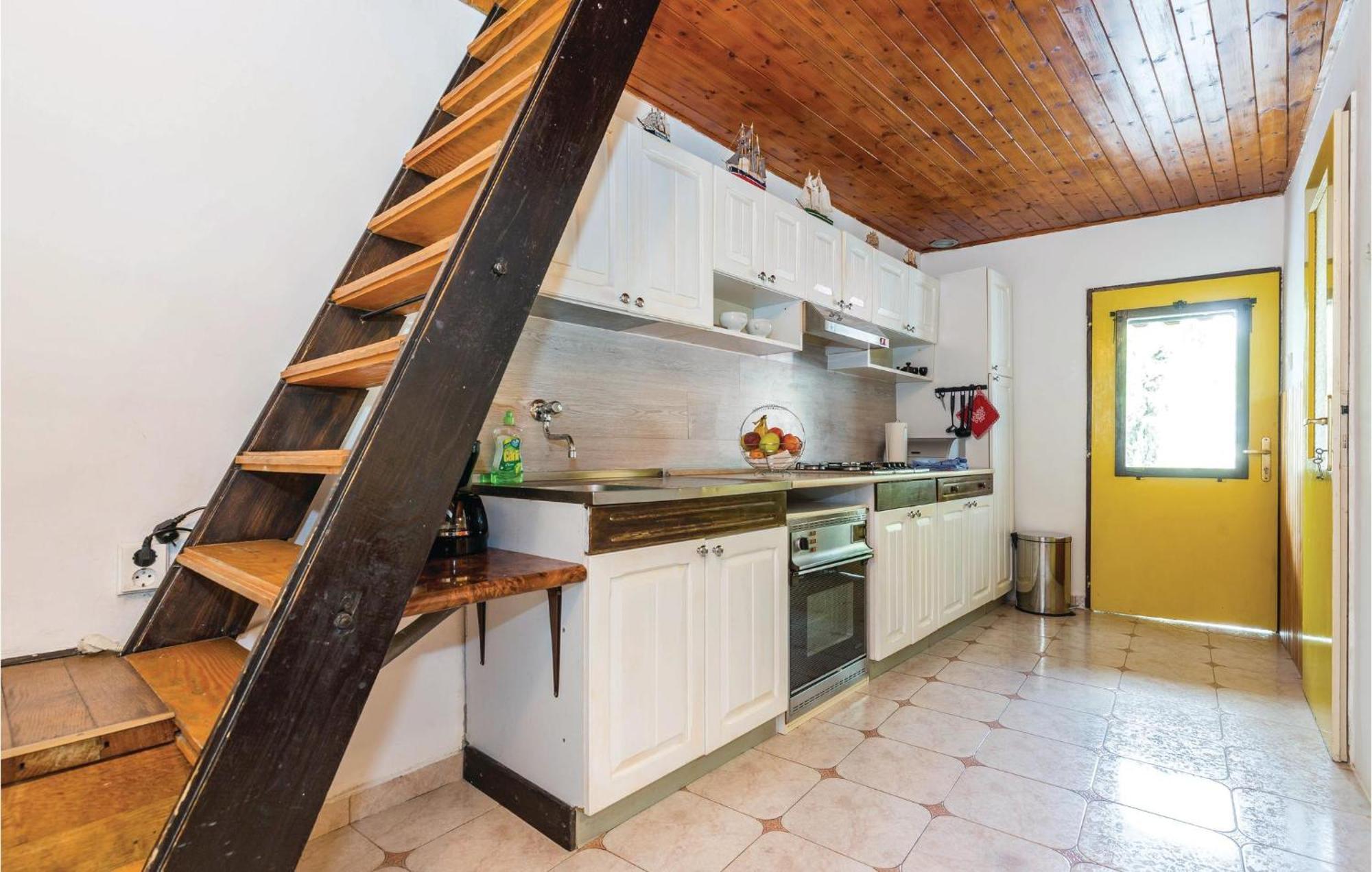 Amazing Apartment In Novi Vinodolski With Wifi 外观 照片